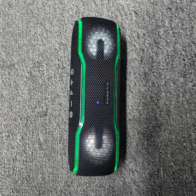 Premium Outdoor-Lautsprecher: Tragbar, IPX7 Wasserdicht, 25W, Buntes Licht, BT 5.3 Stereo-Soundbox | Kompatibel mit Apple