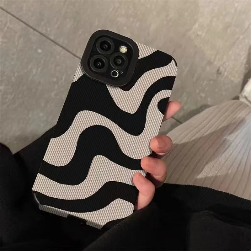 Luxus Ultra-Dünne Schwarz-Weiße Zebrastreifen iPhone-Hülle | MagSafe Case mit Kameraschutzabdeckung für Apple iPhone 17/17 Air, 16/16e, 15, 14, 13 Pro Max Plus Cover | Panzertasche, stoßfeste Handyhülle | Silikon-Softcover-Schutzhülle