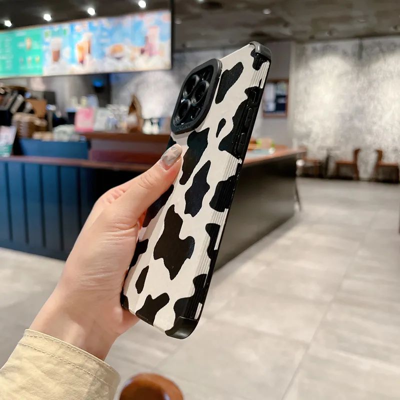 Luxus Ultra-Dünne Schwarz-Weiße Zebrastreifen iPhone-Hülle | MagSafe Case mit Kameraschutzabdeckung für Apple iPhone 17/17 Air, 16/16e, 15, 14, 13 Pro Max Plus Cover | Panzertasche, stoßfeste Handyhülle | Silikon-Softcover-Schutzhülle