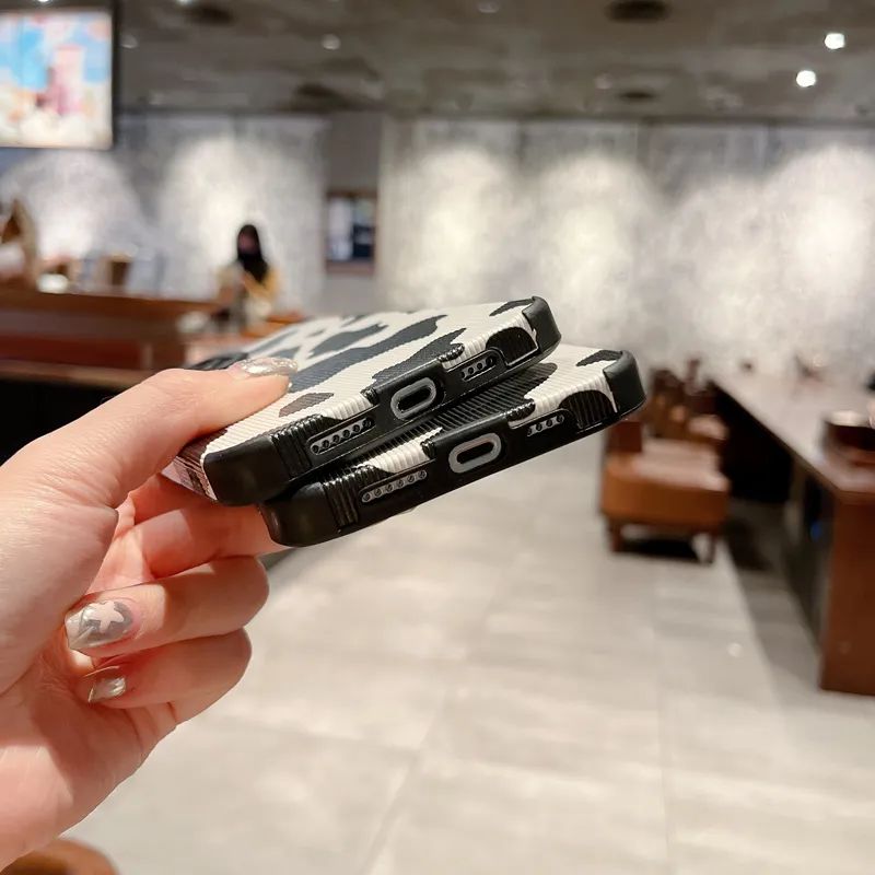 Luxus Ultra-Dünne Schwarz-Weiße Zebrastreifen iPhone-Hülle | MagSafe Case mit Kameraschutzabdeckung für Apple iPhone 17/17 Air, 16/16e, 15, 14, 13 Pro Max Plus Cover | Panzertasche, stoßfeste Handyhülle | Silikon-Softcover-Schutzhülle