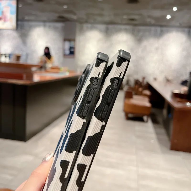 Luxus Ultra-Dünne Schwarz-Weiße Zebrastreifen iPhone-Hülle | MagSafe Case mit Kameraschutzabdeckung für Apple iPhone 17/17 Air, 16/16e, 15, 14, 13 Pro Max Plus Cover | Panzertasche, stoßfeste Handyhülle | Silikon-Softcover-Schutzhülle