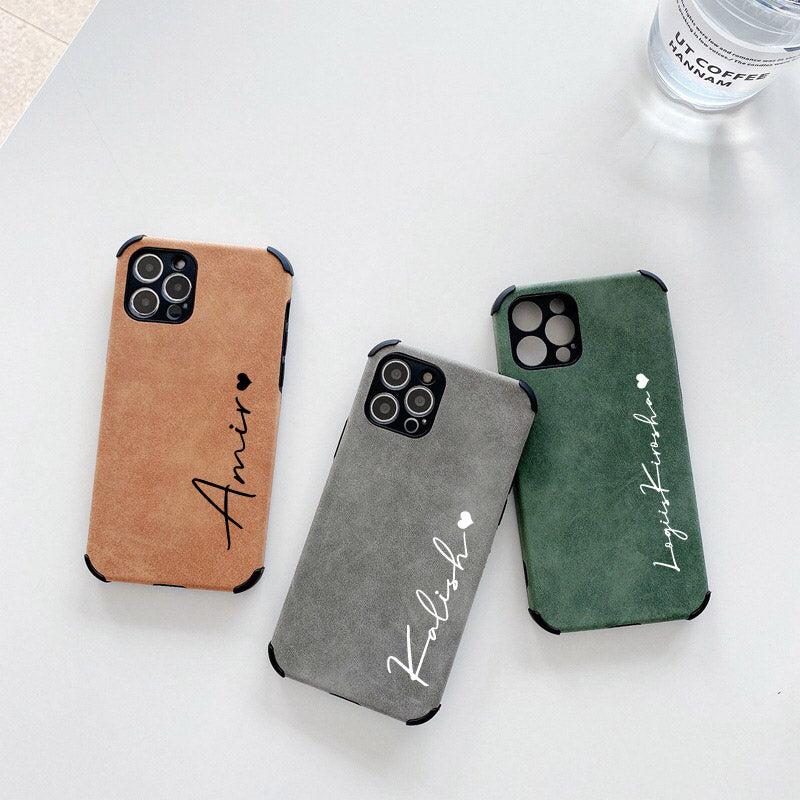 Personalisierte Luxus Apple iPhone Hülle aus Lammfell-Leder | Individueller Name | MagSafe Case mit Kameraprotektion für iPhone 17/17 Air, 16/16e, 15, 14, 13 Pro Max Plus